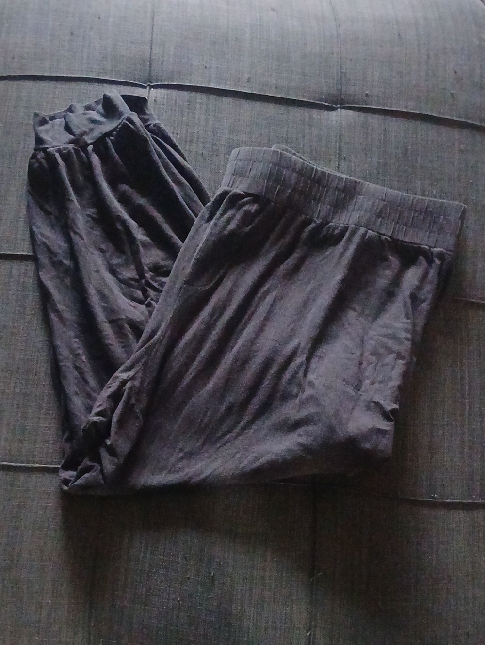 AnyBody Women's Black Capri Lounge Pants